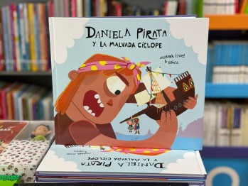 "Daniela pirata y la malvada c&iacute;clope" de Susanna Isern con ilustraciones de G&oacute;mez