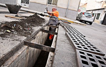 Se inicia la limpieza de imbornales para prevenir inundaciones