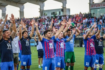 El Eldense gana y se encamina a Segunda Divisi&oacute;n (2-0)