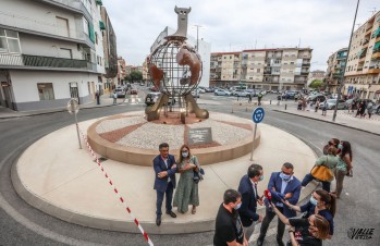 Un monumento a "Elda, Par&iacute;s y Londres"