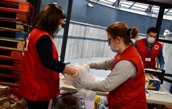 Cruz Roja pasa de atender 40 familias a 300 por la crisis del coronavirus