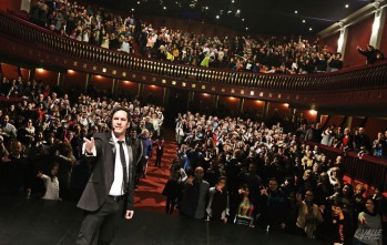 Toni Bright hechiz&oacute; a un repleto Teatro Castelar