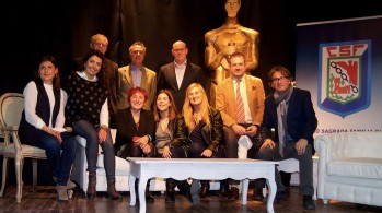 La escritora eldense Elia Barcel&oacute; clausura la 1&ordf; Semana Cultural del colegio Sagrada Familia