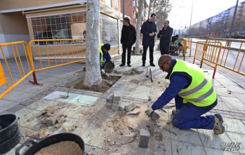 Los trabajadores de los Planes de Empleo realizan obras en tres zonas de la poblaci&oacute;n