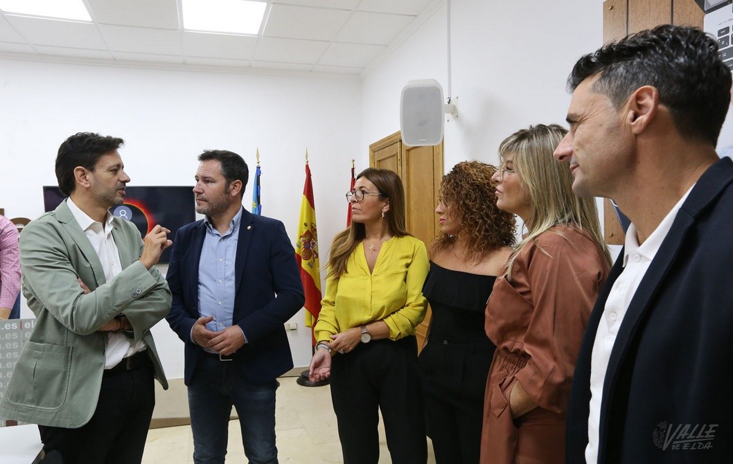 El PP pide "auxilio porque las obras del Plan Edificant y del consultorio Virgen de la Cabeza no se harán pronto" El PP pide "auxilio porque las obras del Plan Edificant y del consultorio Virgen de la Cabeza no se harán pronto"