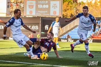 El Tenerife se impone ante un Eldense sin punter&iacute;a (0-3)