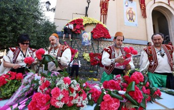 Las festeras rinden homenaje a San Ant&oacute;n