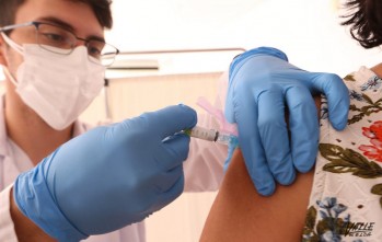 La vacuna de la gripe es esencial pues &ldquo;la coinfecci&oacute;n con la COVID aumenta por seis la probabilidad de muerte&rdquo;