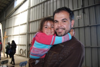 De Elda a... Santiago de Chile. Mario Lorenzo Quintanilla: "En esta ONG he aprendido que se puede vivir con poco"