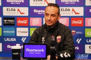 Jos&eacute; Luis Oltra: "El partido en Ferrol es complicado y solo ganaremos compitiendo bien"