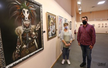 Amigos del Pastel inaugura una exposici&oacute;n de Moros y Cristianos en Petrer