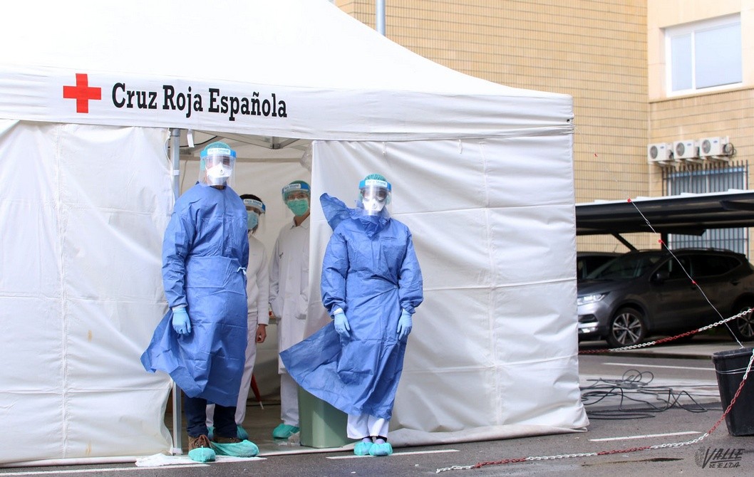 La posible cuarta ola de la COVID-19 pone en alerta a los sanitarios del Hospital La posible cuarta ola de la COVID-19 pone en alerta a los sanitarios del Hospital