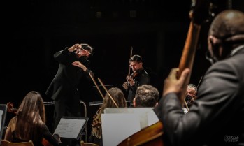 La Orquesta Sinf&oacute;nica recibi&oacute; el calor del p&uacute;blico tras dos a&ntilde;os sin actuar en el Teatro Castelar