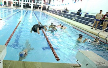 El equipo de nataci&oacute;n del CEE gana 25 medallas en el 17&ordm; Trofeo Villa de Petrer