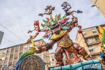 Las Fallas vuelven a Elda cargadas de cr&iacute;tica y color