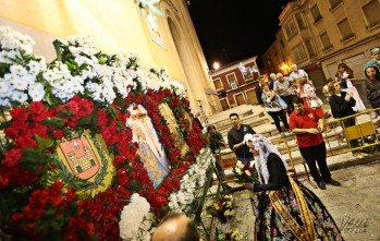 Las Fallas rinden homenaje a los Santos Patronos con una colorida ofrenda floral