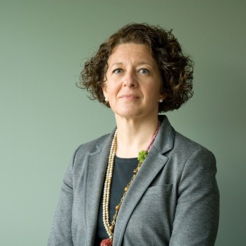 Ruth Vera, vicepresidenta de la Sociedad Espa&ntilde;ola de Oncolog&iacute;a: "El consumo de tabaco sigue aumentando cuando sabemos que es el carcin&oacute;geno m&aacute;s mortal"