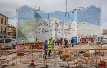 La plaza de Arriba concluir&aacute; a finales de mayo