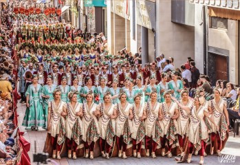 Las fiestas de Moros y Cristianos de Petrer se publicitan en el aeropuerto de Alicante
