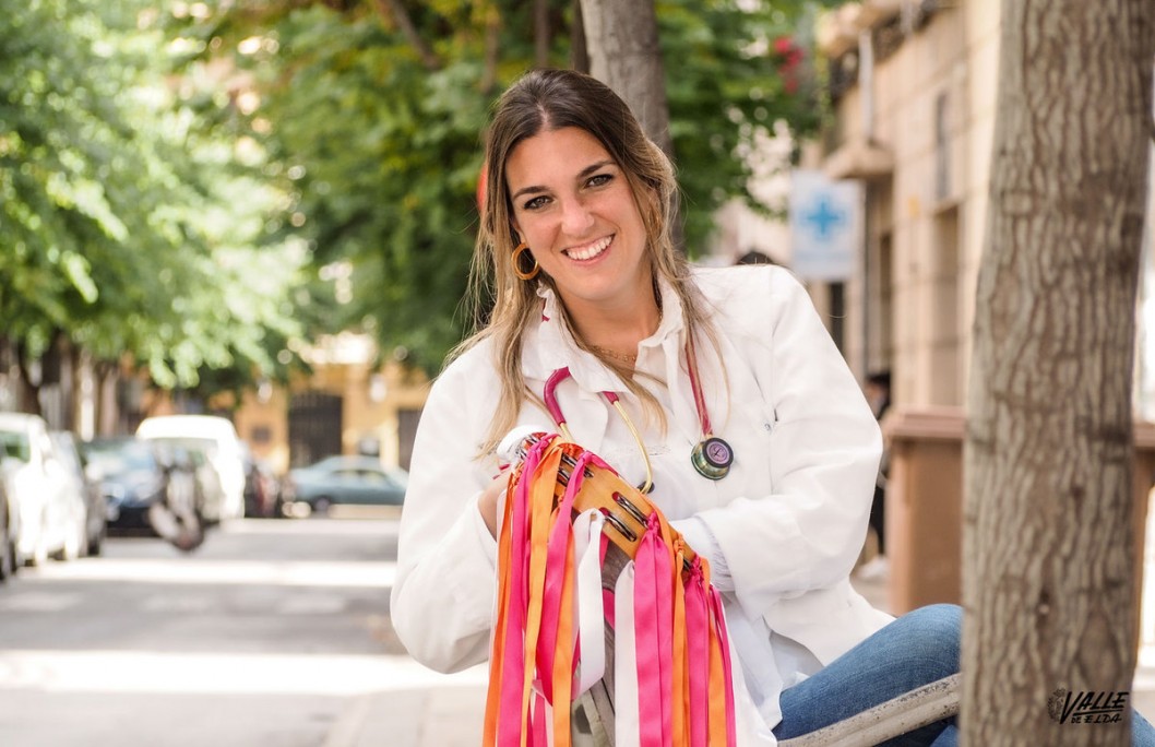 María Rico, médico y abanderada zíngara: "Todo esto pasará y nuestras calles se volverán a llenar de mil colores y mil cascabeles" María Rico, médico y abanderada zíngara: "Todo esto pasará y nuestras calles se volverán a llenar de mil colores y mil cascabeles"