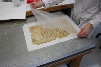 La restauraci&oacute;n de un libro del archivo hist&oacute;rico de Elda datado en 1716 finalizar&aacute; en 15 d&iacute;as