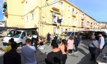 Una mujer herida tras ser arrollada por un veh&iacute;culo sin conductor en el mercadillo