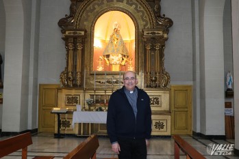Enmanuel S&aacute;nchez, p&aacute;rroco: "La iglesia de Santa Ana es la parroquia madre de Elda"