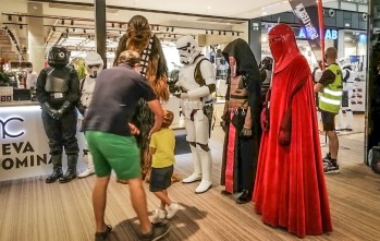 La Legi&oacute;n 501st recoge 500 kilos de material escolar y juguetes para La Palma