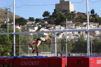 La petrerense Paula Garc&iacute;a consigue su mejor marca en salto de altura