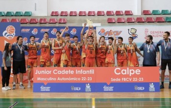 El jugador de baloncesto Hugo Sabater se proclama campe&oacute;n de liga de la Comunidad Valenciana