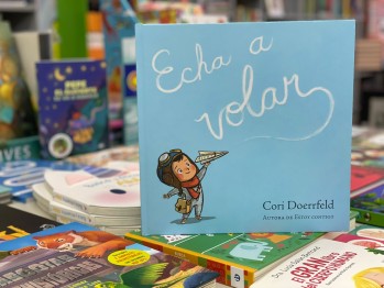 Echa a volar de Cori Doerrfeld
