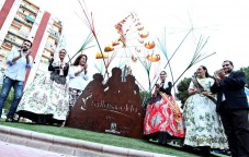 Las Fallas viven "uno de los d&iacute;as m&aacute;s grandes de su historia" al presentar una rotonda en su honor