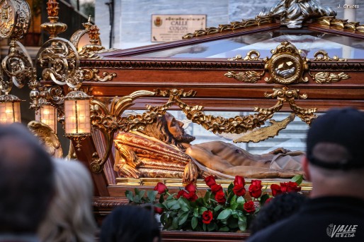 Respeto y recogimiento en la Procesi&oacute;n del Santo Entierro
