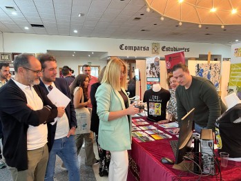 La feria &ldquo;Orienta-t&rdquo; de Petrer atrae a cientos de estudiantes en su inauguraci&oacute;n