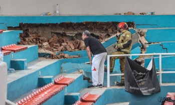 Cuatro menores heridas tras el derrumbe de una grada del pabell&oacute;n Juan Carlos Verd&uacute;