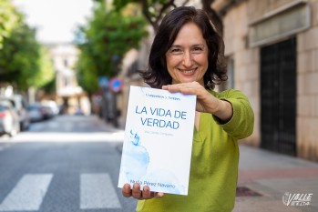 La eldense Nuria P&eacute;rez publica un libro que anima a vivir, sentir y compartir