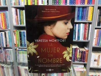 "La mujer sin nombre" de Vanessa Montfort