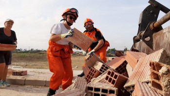 Protecci&oacute;n Civil de Elda colabora en las tareas de limpieza tras las inundaciones en la Vega Baja