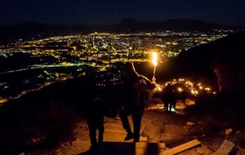El fuego anunci&oacute; desde Bol&oacute;n la llegada de los Reyes Magos