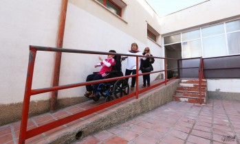 Los padres exigen la eliminaci&oacute;n de las barreras arquitect&oacute;nicas y deficiencias del colegio especial Miguel de Cervantes 