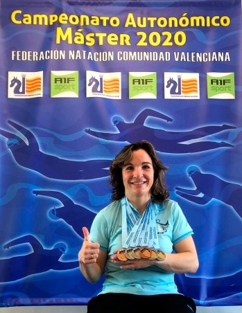 La eldense Yolanda Busquier se cuelga seis medallas en el Campeonato Auton&oacute;mico de Nataci&oacute;n