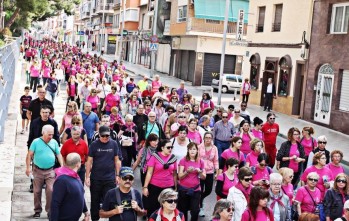 Unas dos mil personas se suman a la marea rosa de la Marcha por la Vida de la AECC