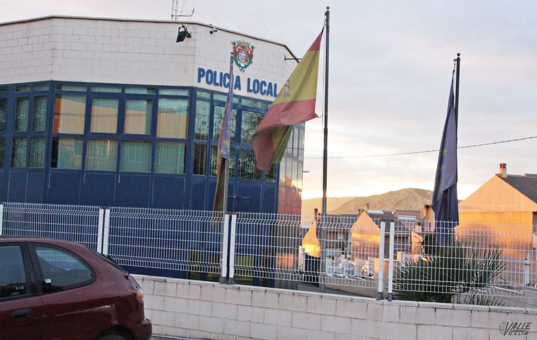 Doce agentes refuerzan la Policía Local de Petrer para hacer frente a la crisis sanitaria Doce agentes refuerzan la Policía Local de Petrer para hacer frente a la crisis sanitaria