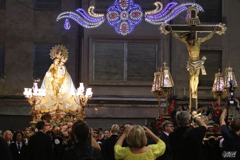 La Virgen de la Salud y el Cristo del Buen Suceso procesionan juntos en una tarde para el recuerdo
