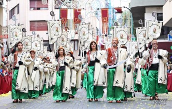 "Verde Cad&iacute;" es el himno oficial de la Comparsa Huestes del Cad&iacute;