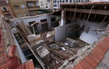 Una vivienda se derrumba en la avenida de Elda