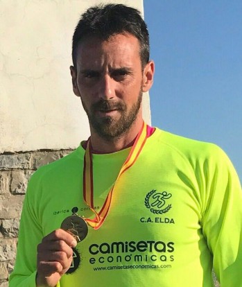 El atleta Jorge S&aacute;nchez de Camisetas Econ&oacute;micas Elda, campe&oacute;n de Espa&ntilde;a de M35