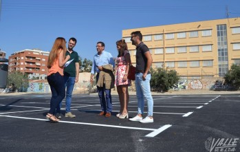 El nuevo aparcamiento junto al instituto Azor&iacute;n de Petrer queda abierto al p&uacute;blico
