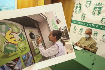 IU pide implantar en Petrer m&aacute;quinas que pagan al usuario por reciclar