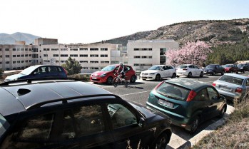 La moci&oacute;n para otorgar a AMFI el aparcamiento del Hospital no va a pleno "porque ser&iacute;a una irregularidad"